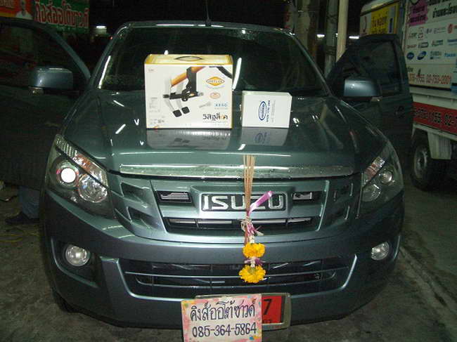 ลูกค้านำ รถยนต์ ISUZU D-MAX มาติดตั้ง ล็อคเทค (Locktech) กล่องเหลือง กับทางร้าน