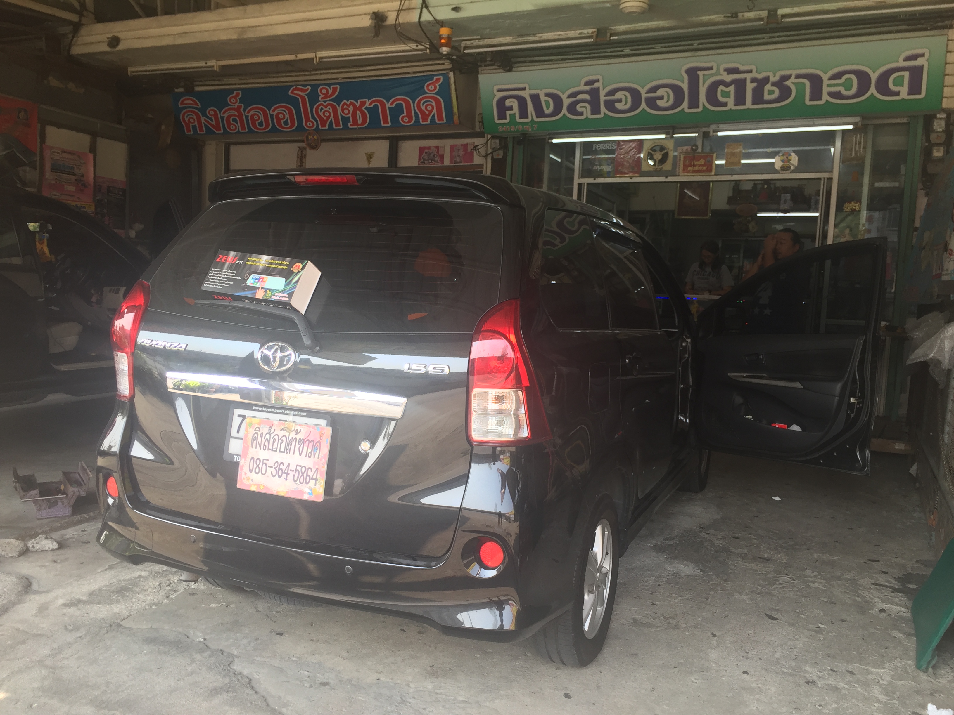 TOYOTA AVANZA ติดกล้องบันทึก ZEUS R11