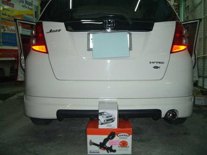 ลูกค้านำ รถยนต์ HONDA JAZZ มาติดตั้ง Locktech (ล็อคเทค) และ รีโมทกันขโมย ABT กับทางร้าน