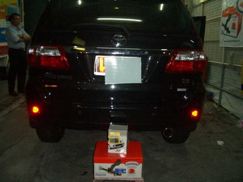 ลูกค้านำรถยนต์ TOYOTA FORTUNER มาติดตั้ง Locktech (ล็อคเทค)และ รีโมทกันขโมย ABT V4-DG KEYPAD กับทางร