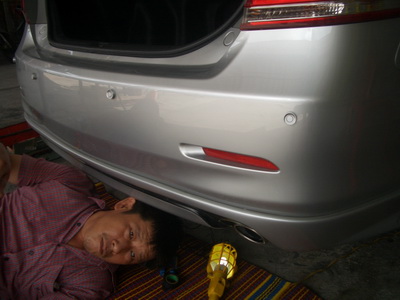 ลูกค้านำ TOYOTA CAMRY มาติดตั้งเซนเซอร์ถอยหลัง 4 จุด กับทางร้าน