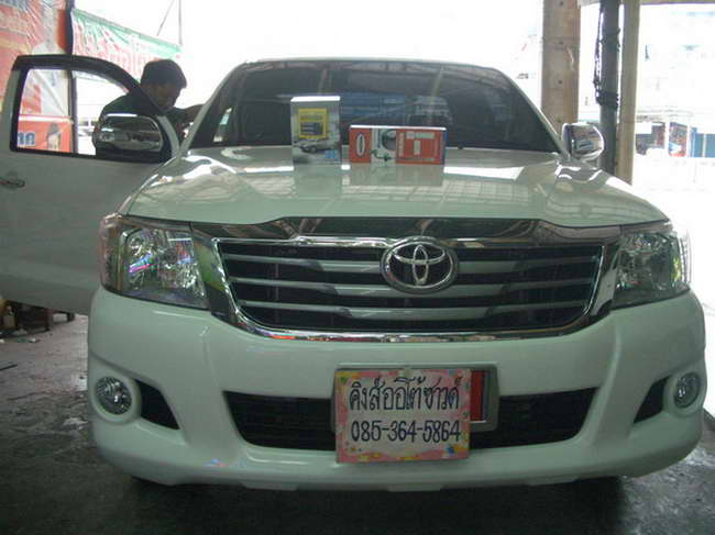 ลูกค้านำ รถยนต์ TOYOTA HILUX VIGO มาติดตั้ง รีโมทกันขโมย ABT UPGRADE ECO CAR DG KEYPAD และ ล็อคยางอะไหล่ กับทางร้าน