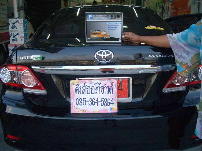 ลูกค้านำ รถยนต์ TOYOTA COROLLA ALTIS มาติดตั้ง เซนเซอร์ถอยหลัง 4 จุด กับทางร้าน