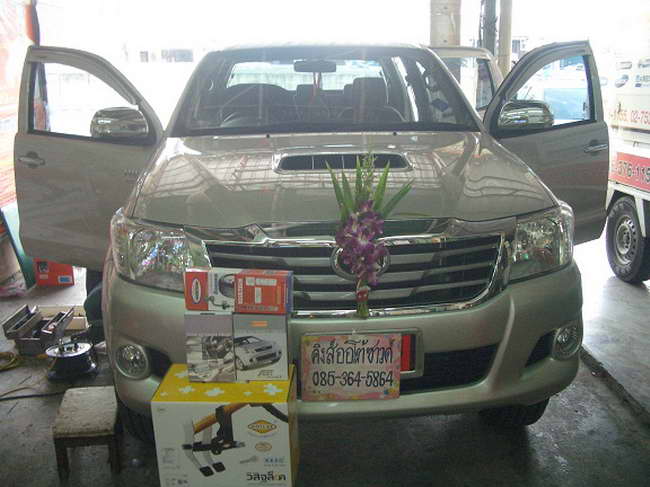 ลูกค้านำ รถยนต์ TOYOTA HILUX VIGO 4 ประตู มาติดตั้ง ล็อคเทค (Locktech) กล่องเหลือง กับทางร้าน