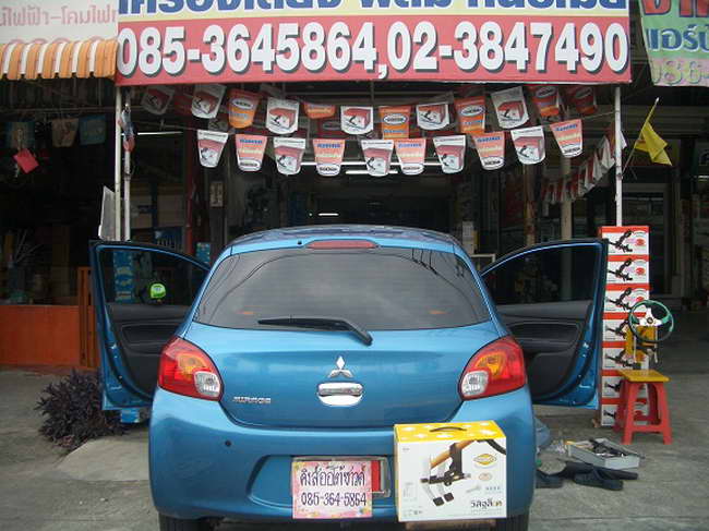 ลูกค้านำ รถยนต์ MITSUBISHI MIRAGE มาติดตั้ง ล็อคเทค (Locktech) กล่องเหลือง กับทางร้าน