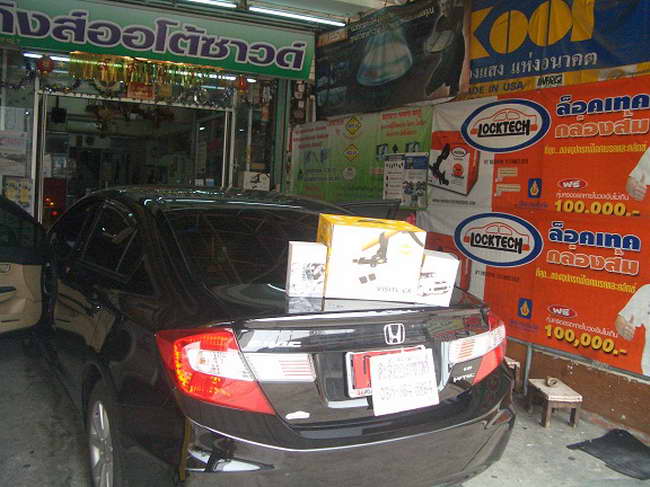 ลูกค้านำ รถยนต์ HONDA CIVIC มาติดตั้ง ล็อคเทค (Locktech) กล่องเหลือง กับทางร้าน