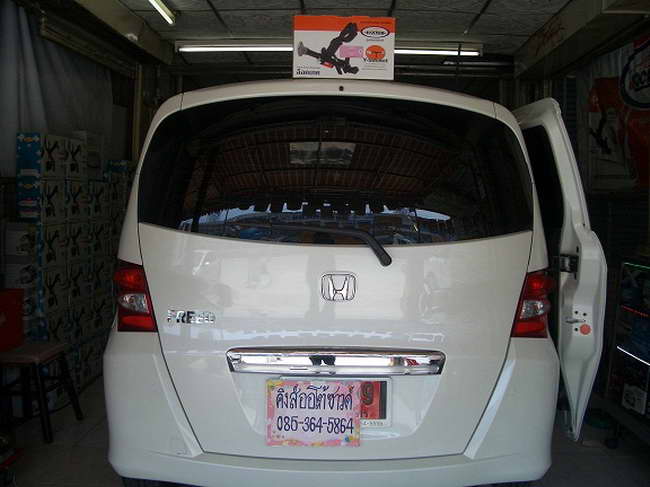 ลูกค้านำ รถยนต์ HONDA FREED มาติดตั้ง LOCKTECH กล่องส้ม กับทางร้าน