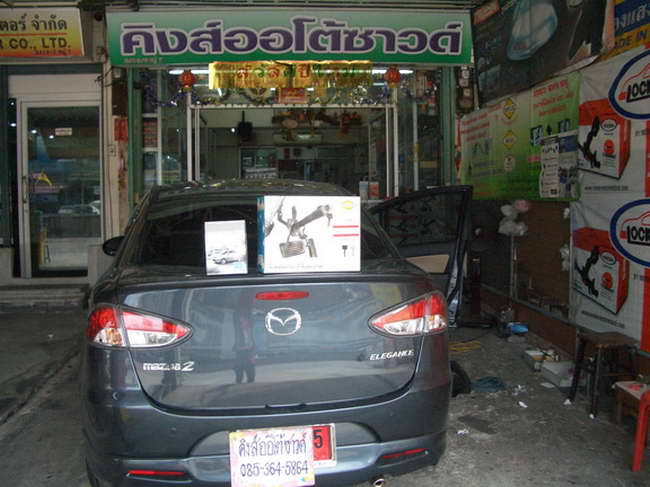 ลูกค้านำ รถยนต์ MAZDA 2 มาติดตั้ง LOCKTECH BY VISIT LOCK กล่องฟ้า