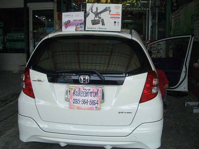 ลูกค้านำ รถยนต์ HONDA JAZZ มาติดตั้ง LOCKTECH VISITLOCK BIZLOCK กล่องฟ้า 