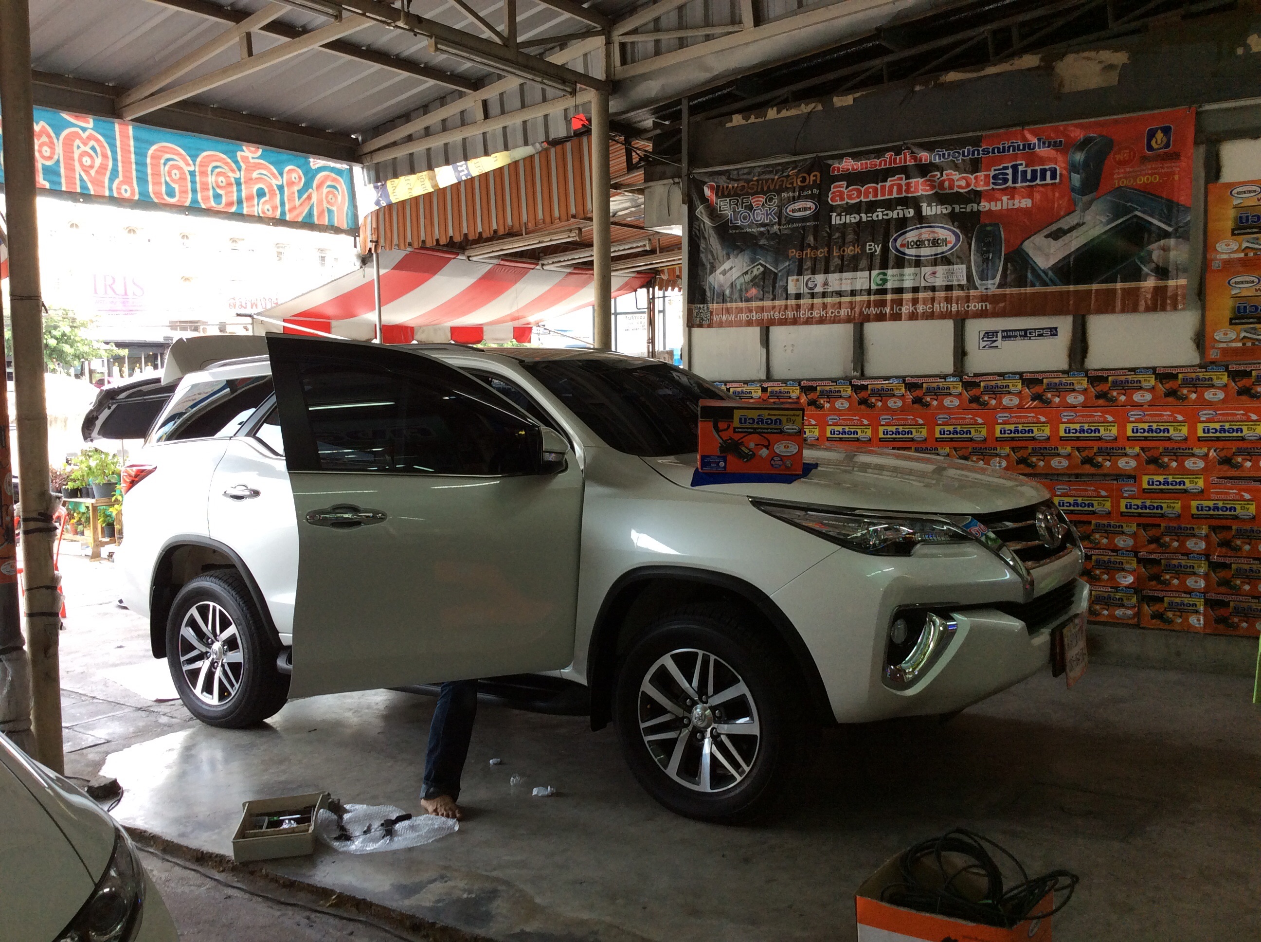 LOCKTECH NEW LOCK และ เซนเซอร์ถอยหลัง FORTUNER 2015