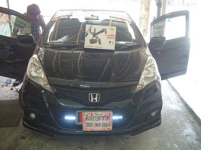 ลูกค้านำ รถยนต์ HONDA JAZZ 