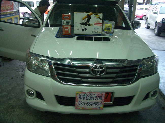 ลูกค้านำ รถยนต์ TOYOTA HILUX VIGO SMART CAB CHAMP มาติดตั้ง LOCKTECH VISITLOCK กล่องเหลือง รีโมทกันข