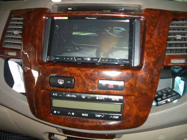 ลูกค้านำ รถยนต์ TOYOTA FORTUNER มาติดตั้ง 2 ดิน PIONEER DVH-P3450 DVD และ คอนโทรลพวงมาลัย กับทางร้าน