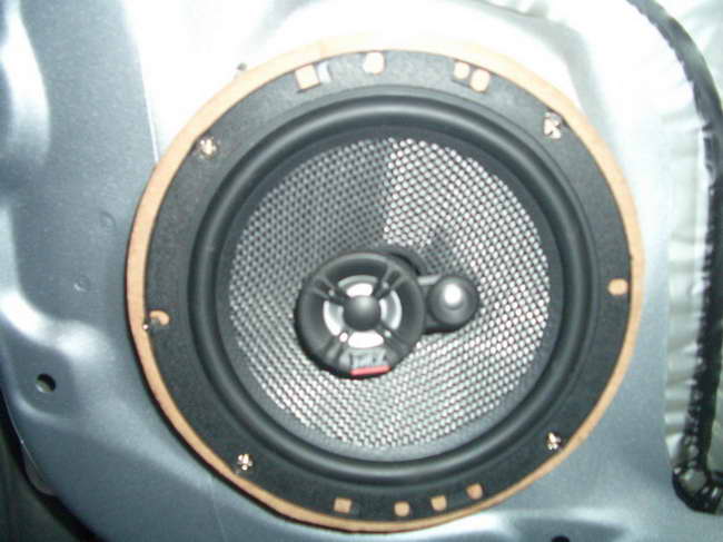 ลูกค้านำ รถยนต์ MITSUBITSHI TRITON CAB มาติดตั้ง ลำโพง MTX กับทางร้าน