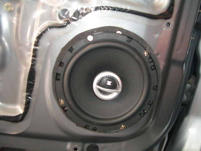 ลูกค้านำ รถยนต์ ISUZU - DMAX CAB มาติดตั้ง ลำโพง FORMULA X กับทางร้าน
