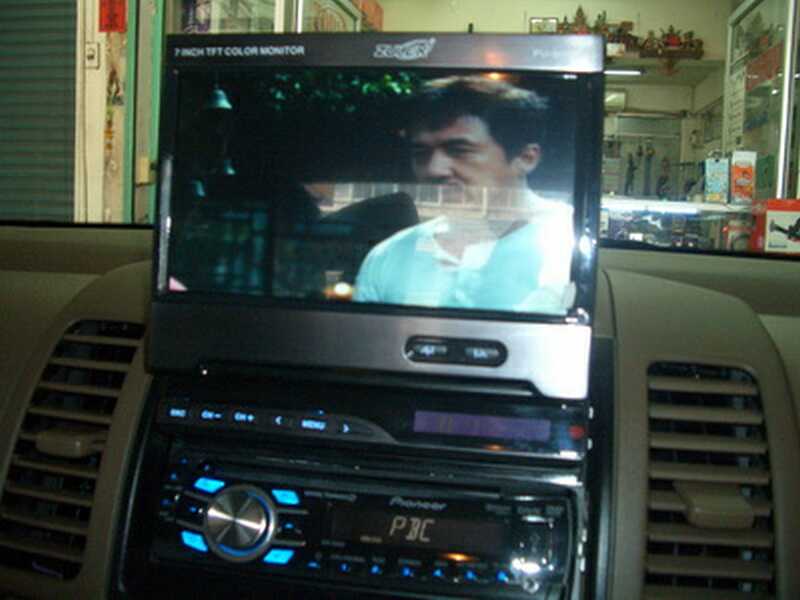 ลูกค้้าำนำ รถยนต์ NISSAN NAVARA CAB มาติดตั้ง ทีวี POP UP ZULEX PU-999TZ และ วิทยุ PIONEER DVH-335UB