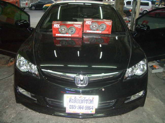 ลูกค้านำ รถยนต์ HONDA CIVIC มาติดตั้ง ลำโพง MTX T6C653 6.5" กับทางร้าน