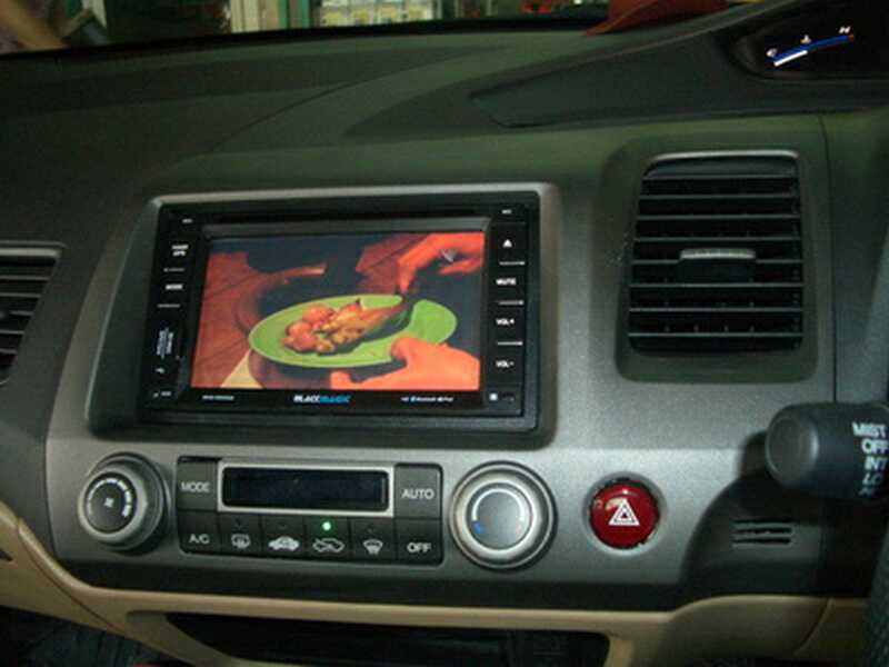 ลูกค้านำ รถยนต์ HONDA CIVIC มาติดตั้ง หน้าจอ 2 ดิน BLACKMAGIC กับทางร้าน