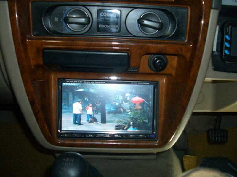 ลูกค้านำ รถยนต์ NISSAN 4 ประตู มาติดตั้ง หน้าจอ2ดิน CONCEPT CT-700 กับทางร้าน