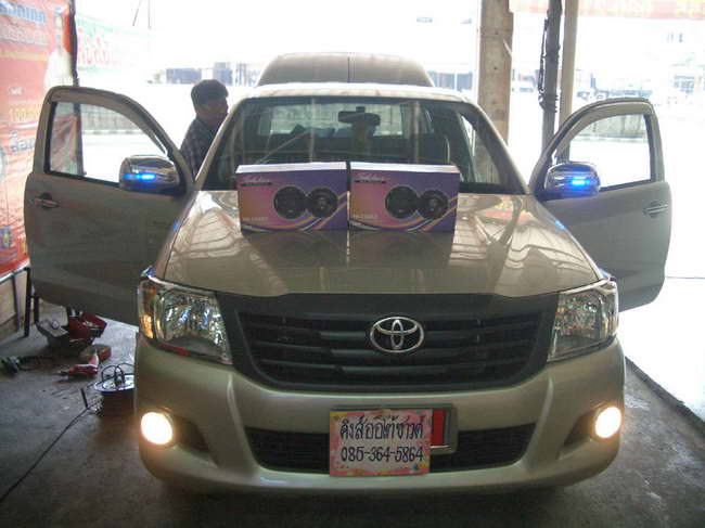 ลูกค้านำรถ TOYOTA HILUX VIGO CHAMP มาติดตั้ง ลำโพง FOKKER 6.5" กับร้าน