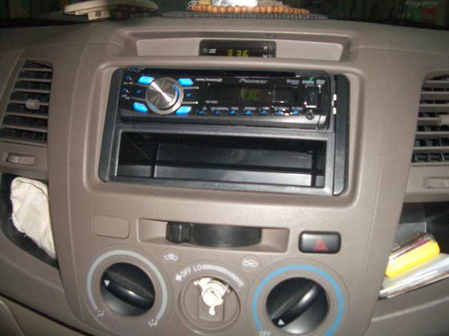 ลูกค้านำรถ TOYOTA HILUX VIGO 4 ประตู มาติดตั้ง วิทยุ PIONEER DVH-335UB DVD กับทางร้าน