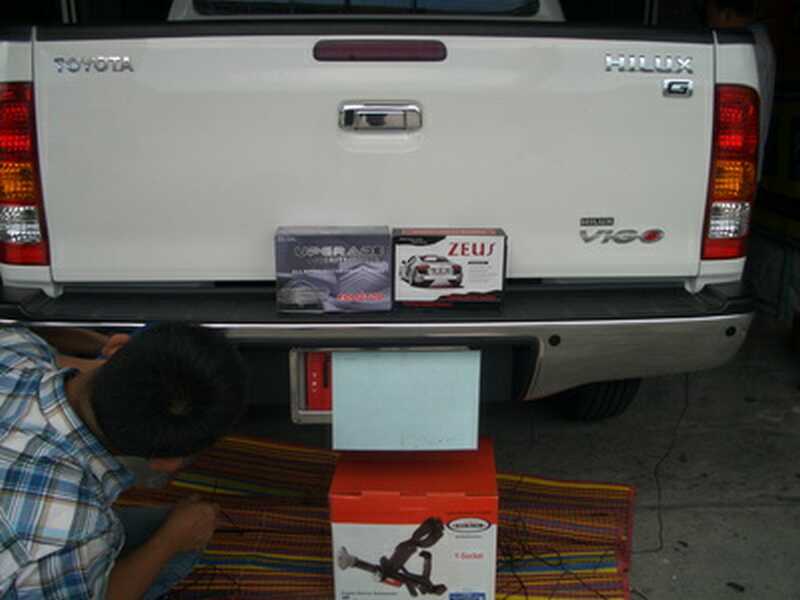 ลูกค้านำ รถยนต์ TOYOTA HILUX VIGO 4ประตู มาติดตั้ง LOCKTECH (ล็อคเทค) รีโมทกันขโมย UPGRADE และ เซ็นเ