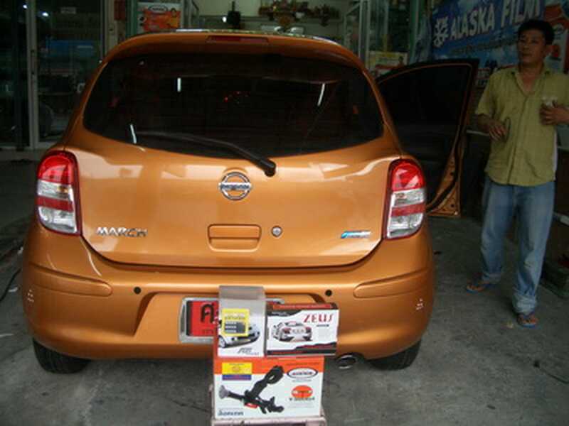 ลูกค้านำ รถยนต์ NISSAN MARCH มาติดตั้ง locktech รีโมทกันขโมย ABT DG V4 KEYPAD เซนเซอร์ถอยหลัง กับทาง