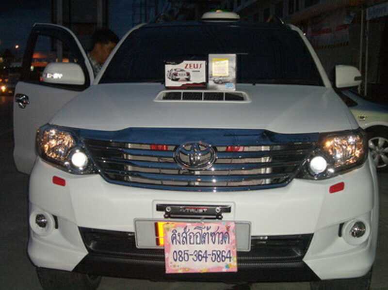 ลูกค้านำรถยนต์ TOYOTA FORTUNER ป้ายแดง มาติดตั้ง เซนเซอร์ถอยหลัง 4 จุด และรีโมทกันขโมย ABG UPGRADE E