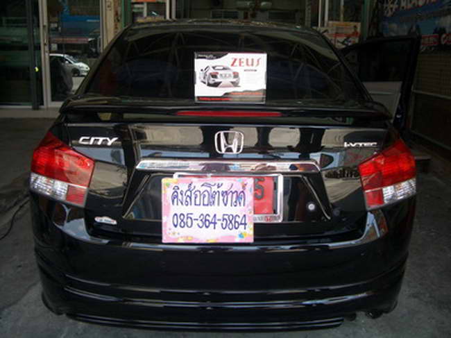 ลูกค้านำ รถยนต์ HONDA CITY ป้ายแดง มาติดตั้ง เซนเซอร์ถอยหลัง 4 จุด กับทางร้าน