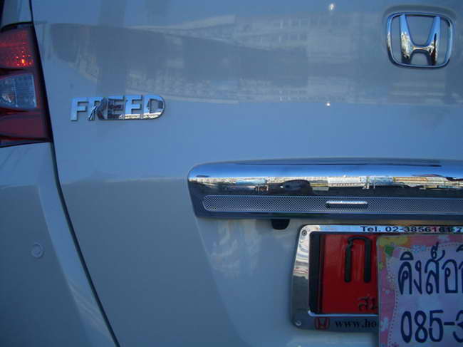 ลูกค้านำ รถยนต์ ็HONDA FREED มาติดตั้ง กล้องมองหลัง กับทางร้าน