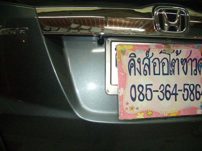 ลูกค้านำ รถยนต์ HONDA JAZZ มาติดตั้ง กล้องมองหลัง กับทางร้าน