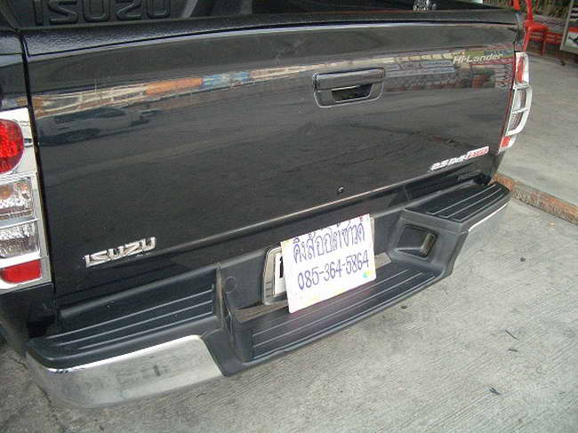 ลูกค้านำ รถยนต์ ISUZU D-MAX 4 ประตู มาติดตั้ง กล้องมองหลัง กับทางร้าน