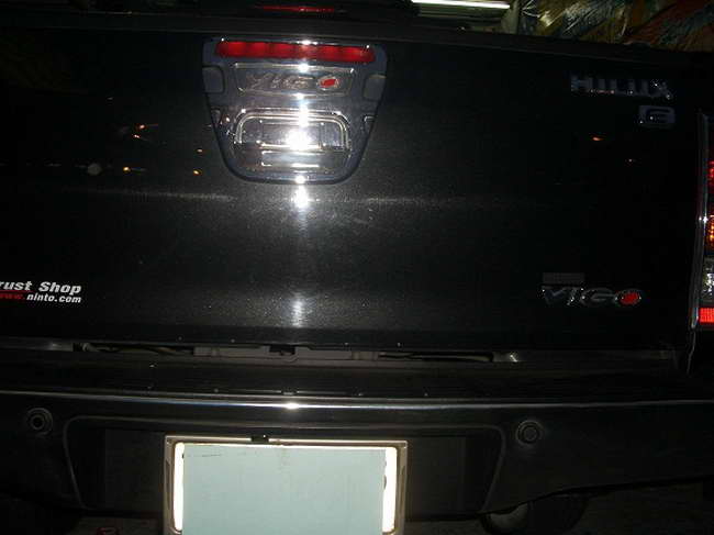 ลูกค้านำ รถยนต์ TOYOTA HILUX VIGO มาติดตั้ง กล้องมองหลัง กับทางร้าน