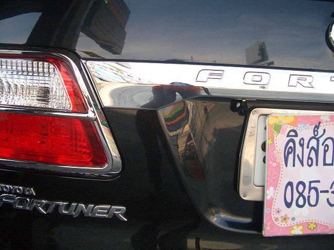 ลูกค้านำ รถยนต์ TOYOTA FORTUNER มาติดตั้ง กล้องมองหลัง กับทางร้าน