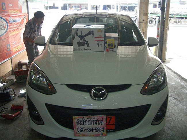 ลูกค้านำ รถยนต์ MAZDA 2 มาติดตั้ง LOCKTECH VISITLOCK BIZLOCK กล่องฟ้า และ รีโมทกันขโมย ABT UPGRADE D