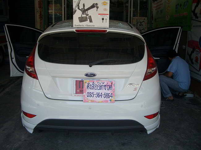 ลูกค้านำ รถยนต์ FORD FIESTA มาติดตั้ง LOCKTECH VISITLOCK BIZLOCK กล่องฟ้า กับทางร้าน