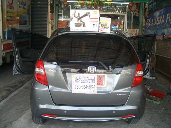 ลูกค้านำ รถยนต์ HONDA JAZZ มาติดตั้ง LOCKTECH VISITLOCK BIZLOCK กล่องฟ้า และ รีโมทกันขโมย ABT UPGRAD