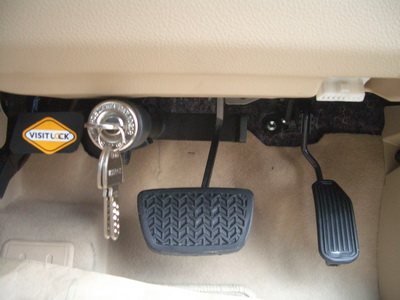 ลูกค้านำ รถยนต์ TOYOTA CAMRY 2012 มาติดตั้ง LOCKTECH VISIT LOCK กล่องเหลือง กับทางร้าน