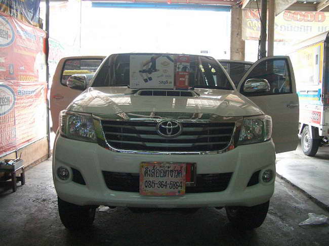 ลูกค้านำ รถยนต์ TOYOTA HILUX VIGO 4 ประตู มาติดตั้ง LOCKTECH BY VISIT LOCK กล่องเหลือง และ ล็อคยางอะ