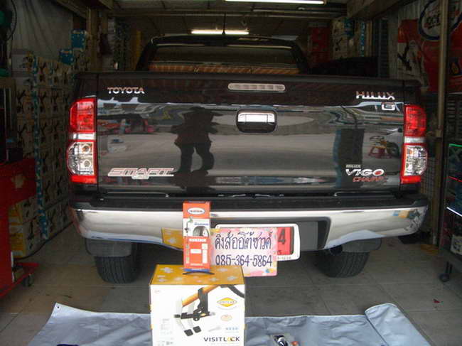 ลูกค้านำ รถยนต์ TOYOTA HILUX VIGO CHAMP มาติดตั้ง LOCKTECH VISITLOCK กล่องเหลือง และ ล็อคยางอะไหล่ ก