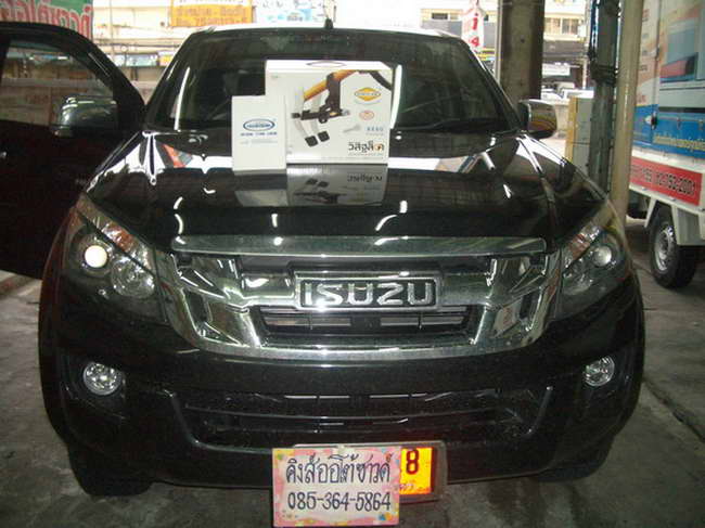 ลูกค้านำ รถยนต์ ISUZU D-MAX 2012 มาติดตั้ง LOCKTECH VISITLOCK กล่องเหลือง และ ล็อคยางอะไหล่ กับทางร้